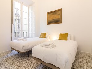 4 bedrooms, iron/ironing board, free WiFi, bed sheets - Spacious renovated apartment, 4 bedrooms, parking, Malaga city center (Málaga)