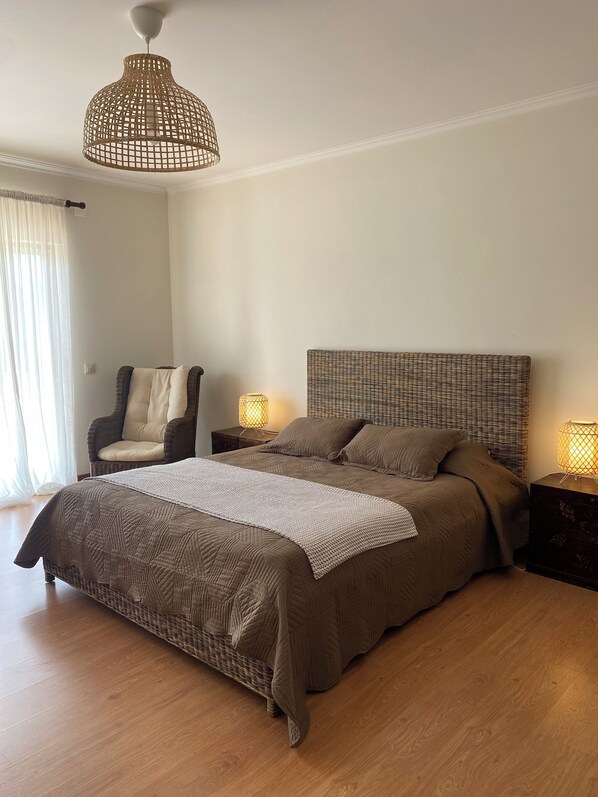 4 bedrooms, iron/ironing board, travel cot, WiFi