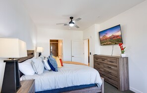 1 bedroom, iron/ironing board, WiFi, bed sheets - The Cays, Comfort and Relaxation Await! 1 Month Min, Heated Community Pool (Chandler)