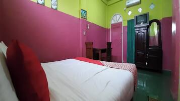 Kamar Double Standar | Wi-Fi gratis dan seprai linen