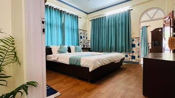 Deluxe Double or Twin Room | Premium bedding, individually furnished, desk, soundproofing