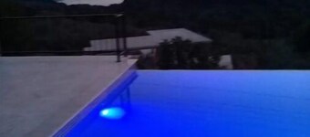 Deniz Ve Doğa Manzaralı Olanağı Sunan Villa!