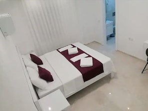 8 chambres, accès au Wi-Fi (inclus), literie fournie