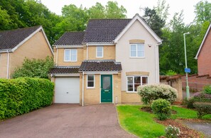 Exterior - 4 bedroom, 2.5 bath furnished house with 96-jet spa, adjacent to Thetford Forest (Brandon)