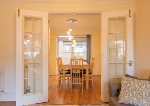 4 bedroom, 2.5 bath furnished house with 96-jet spa, adjacent to Thetford Forest