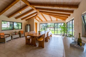 Dining - Apartment with pool, garden, air conditioning, barbecue, children's playground (Sveti Lovrec)