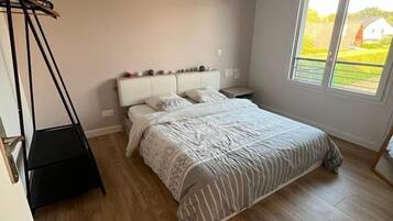 3 bedrooms, free WiFi, bed sheets