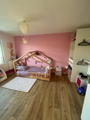 3 bedrooms, free WiFi, bed sheets