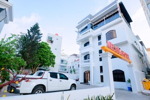 A white building with a sign reading "MELISSA HOTEL" and a white pickup truck parked in front. - Melissa Hotel - Vung Tau (Ho Chi Minh City)