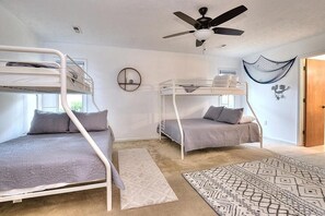 3 bedrooms, iron/ironing board, free WiFi, bed sheets - Discover Twin Tides in Oak Island, a cozy 3-bedroom retreat steps from the beach. (Oak Island)