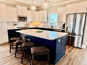 Fridge, microwave, oven, stovetop - Experience luxury at Oak Island's 5-bedroom Pincers Paradise with ocean views! (Oak Island)