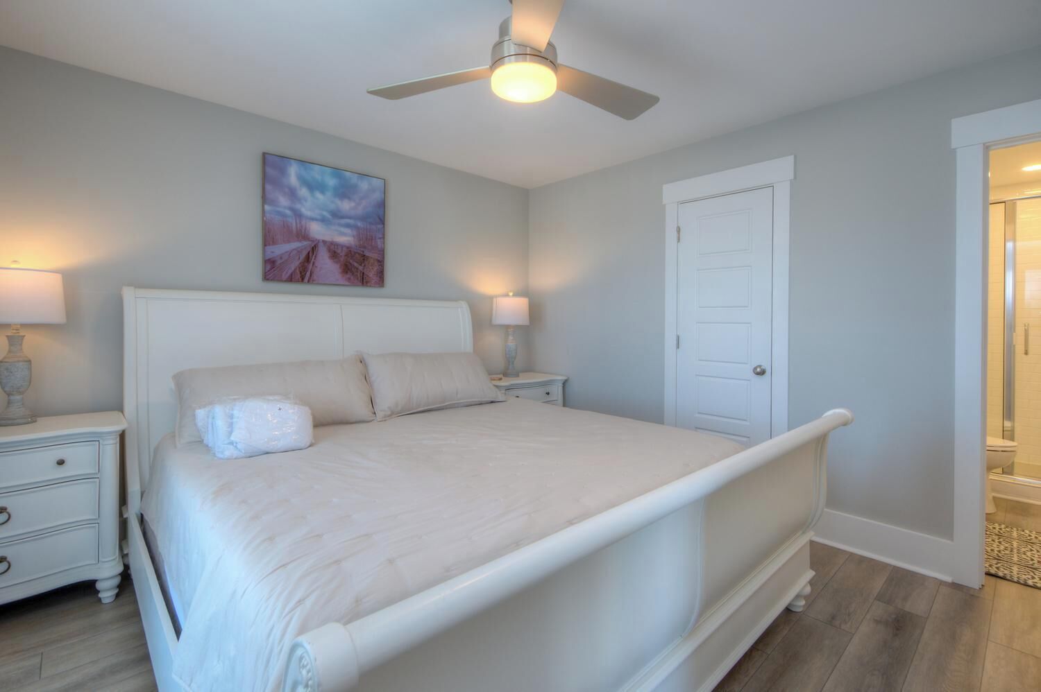 5 bedrooms, iron/ironing board, free WiFi, bed sheets