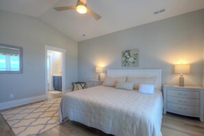 5 bedrooms, iron/ironing board, free WiFi, bed sheets - Experience luxury at Oak Island's 5-bedroom Pincers Paradise with ocean views! (Oak Island)