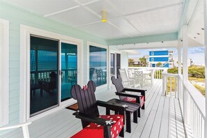 Terrace/patio - A GREAT ESCAPE is yours.....beachfront! Leave the hustle and bustle of the city! (St. George Island)