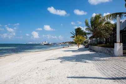 Hotel Zone-Stunning Residence-Complex on the beach