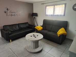 Fernseher, Tischtennisplatte