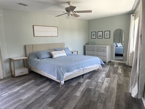 3 多间卧室、熨斗/熨衣板、WiFi、  床单