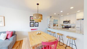 Dining - Smartly Decorated Updated Two Bedroom Villa Walking Distance to the Ocean! (Hilton Head)