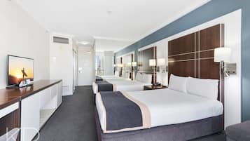 1 habitación, escritorio, tabla de planchar con plancha y wifi