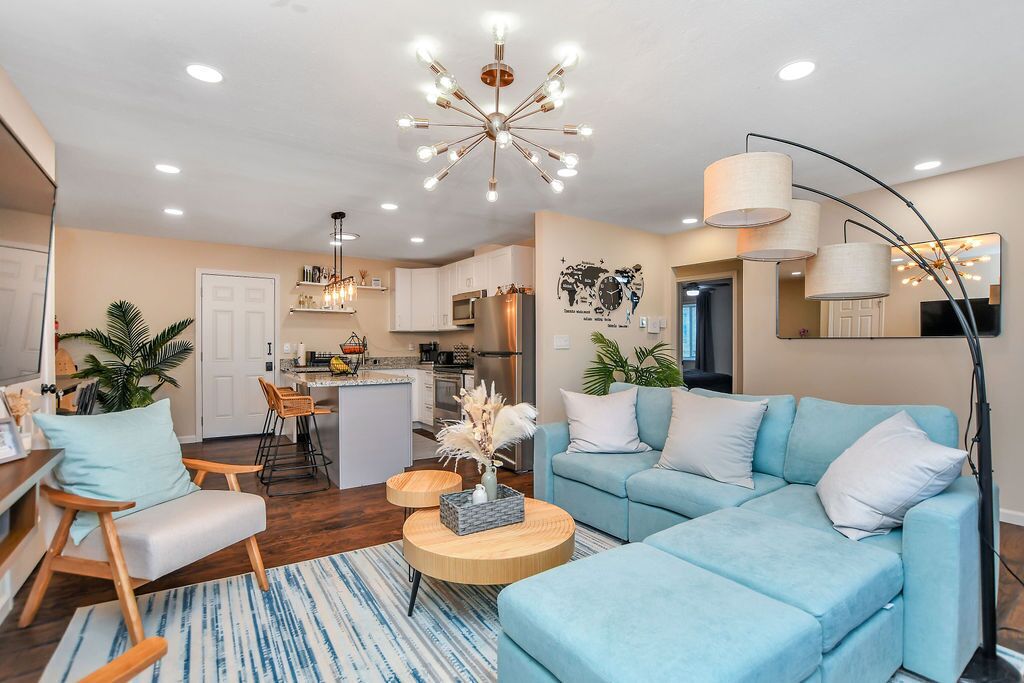 Elegant and Cozy Antioch Getaway- MAIN house