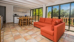 Fernseher, Tischtennisplatte