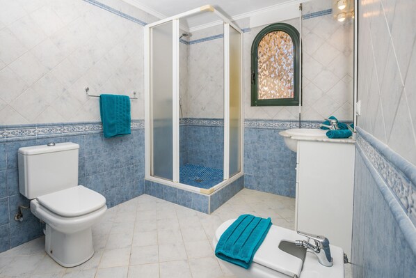 Bruser, hårtørrer, håndklæder