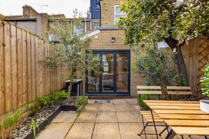 Garden - The Stratford Villas (London)