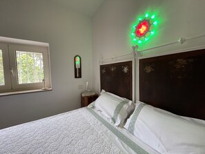 2 室のベッドルーム、アイロン / アイロン台、WiFi (無料)、ベッドシーツ