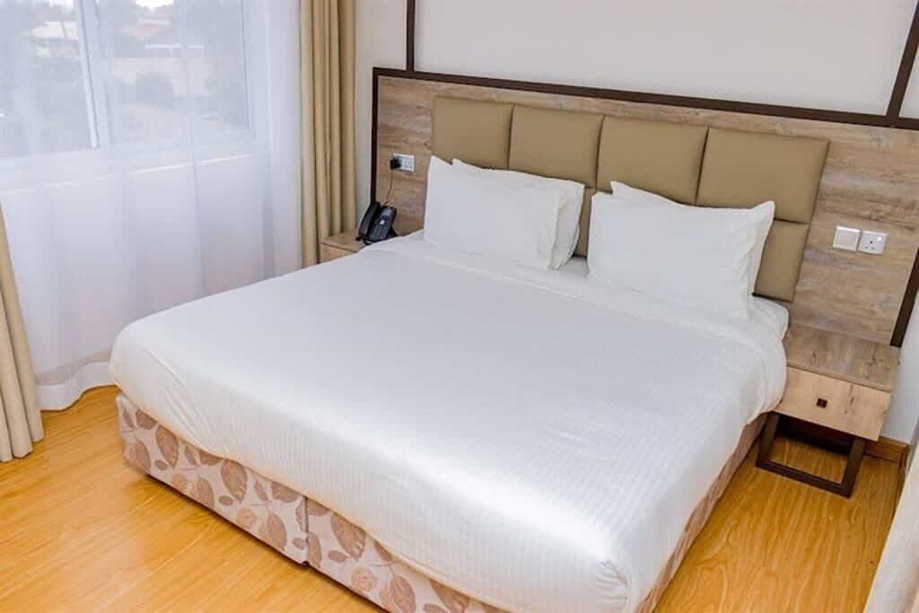 minibar, individually decorated, individually furnished, desk