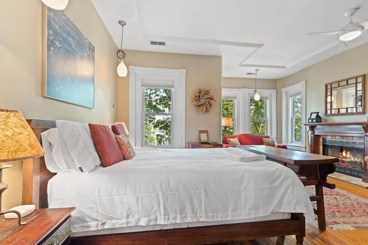 3 bedrooms, desk, iron/ironing board, WiFi