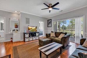 Smart TV - Beautifully decorated condo in a quiet Community. Has elevator and pool! (Myrtle Beach)