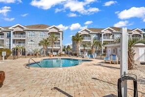 Pool - Beautifully decorated condo in a quiet Community. Has elevator and pool! (Myrtle Beach)