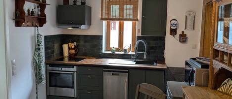 Frigorífic, microones, forn i placa de cuina