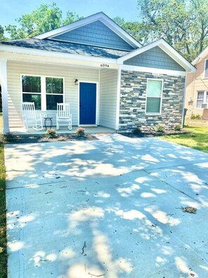 Exterior - Pet-Friendly 3BR Beach Home – King + Fenced Yard (North Myrtle Beach)