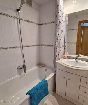Bruser, gratis toiletartikler, hårtørrer, bidet