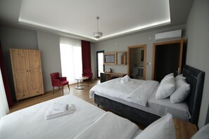 Deluxe Triple Room | Egyptian cotton sheets, premium bedding, minibar, desk - Poal Group Hotel (Trabzon)