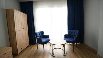 Egyptian cotton sheets, premium bedding, minibar, desk