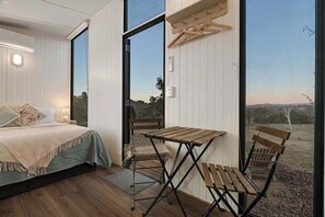 1 bedroom, bed sheets