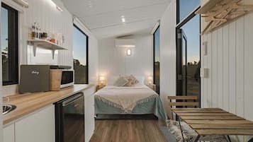 1 bedroom, bed sheets