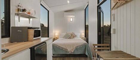 1 bedroom, bed sheets