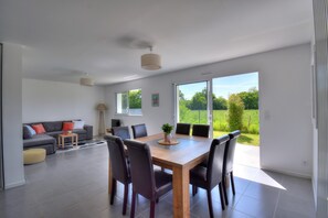 Dining - ?maison Plain Pieds - PMR Côte de Granit Rose?- 2 Chambres (Ploubezre)