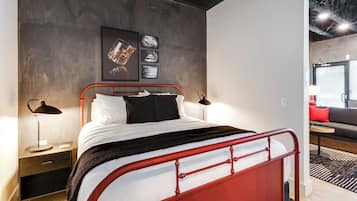 Desk, iron/ironing board, WiFi, bed sheets