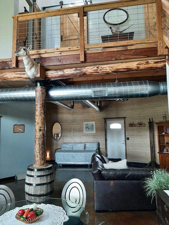 Grain Silo Turned Into A Unique Home For Your Rest And Relaxation - 네브래스카