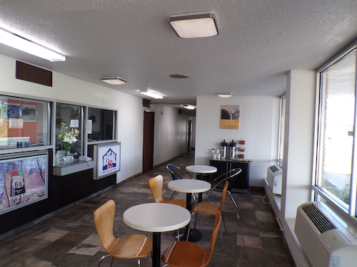 REGAL 8 INN & SUITES