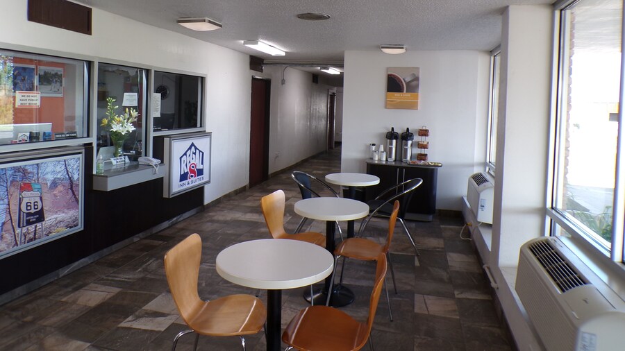 REGAL 8 INN & SUITES