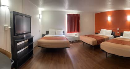 REGAL 8 INN & SUITES