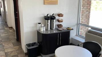 Desayuno continental gratuito y diario