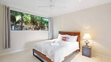 2 bedrooms, desk, travel cot, WiFi