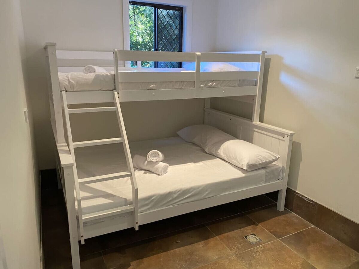 2 bedrooms, desk, travel cot, WiFi
