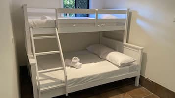 2 bedrooms, desk, travel cot, WiFi